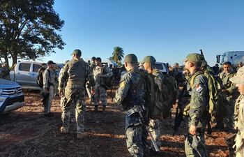 Agentes especiales de la Senad y de la Policía Federal de Brasil, con el apoyo de múltiples organismos de seguridad, realizan incursiones para destruir plantaciones de marihuana en campos de Amambay.