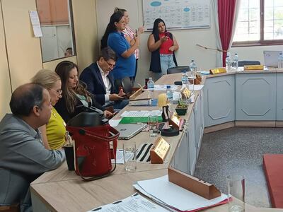 Concejales colorados del equipo de Guido González dejaron sin quorum sesión en la que debía jurar Blanca Ojeda.