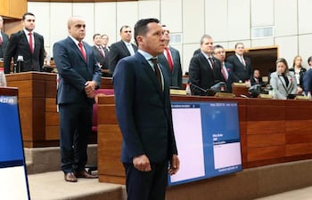 El exsenador Javier Vera Chaqueñito, el día que juró y se sumó al cartismo, hoy destituido del Congreso.