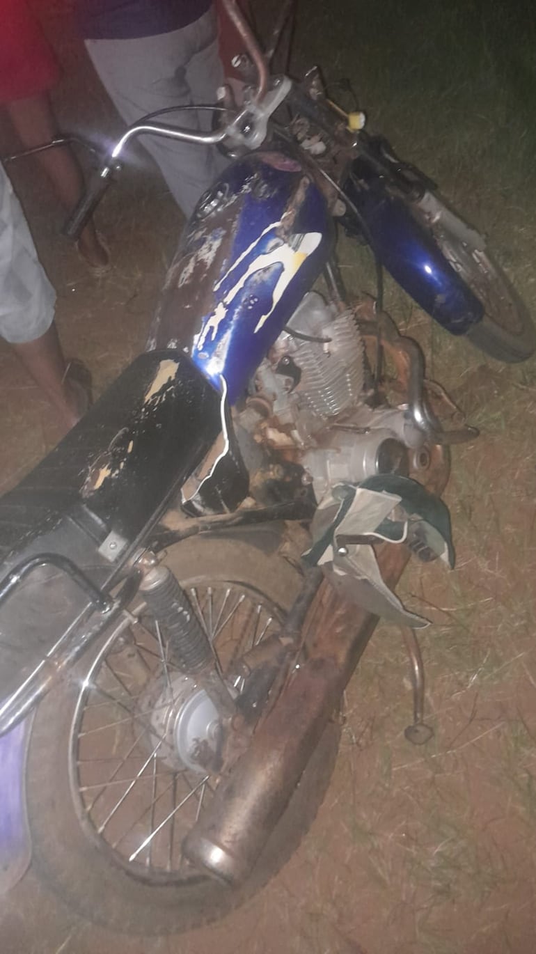 La moto en que se desplazaba la víctima fatal.