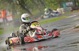 Sasha Beisseman, con cubiertas para lluvia, demostró sus condiciones para alzarse con la victoria en la categoría Fórmula Mundial tras la disputa de la reñida tercera fecha del certamen.