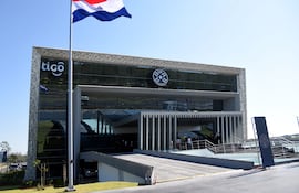 Fachada de la nueva sede de la Asociación Paraguaya de Fútbol que se encuentra en Ñu Guasu.