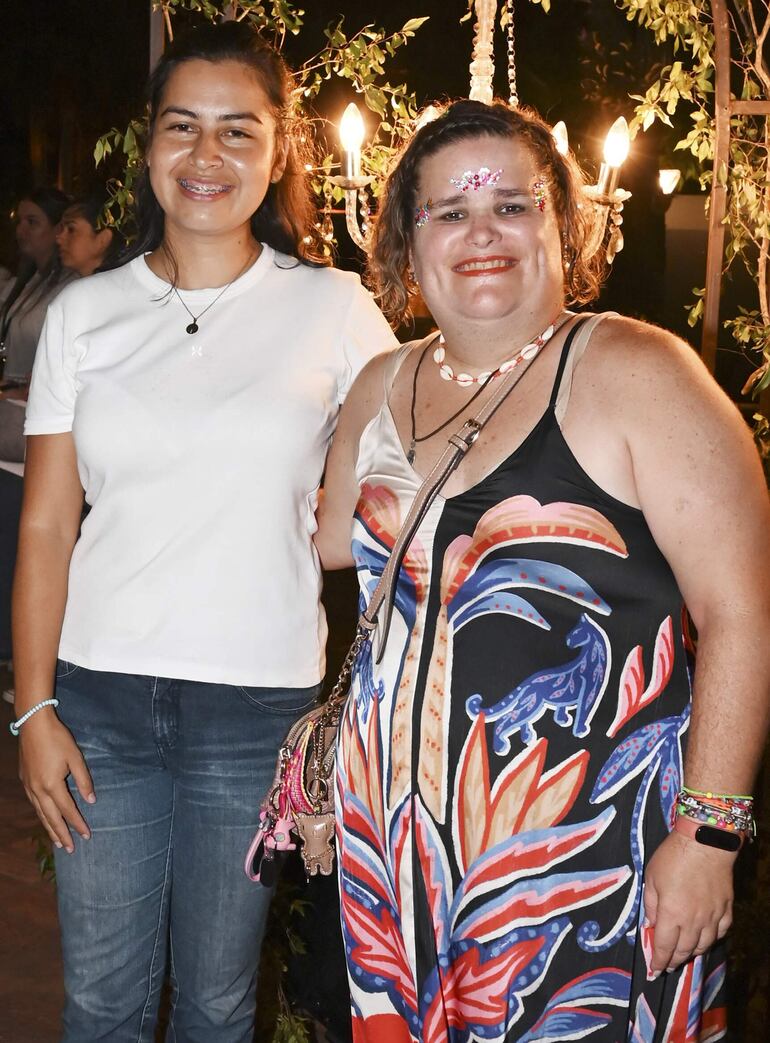 Milagros Rojas y Stephie Díaz de Bedoya.