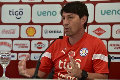 El argentino Daniel Garnero, entrenador de la selección paraguaya, en una conferencia de prensa en el Centro de Alto Rendimiento, en Ypané.