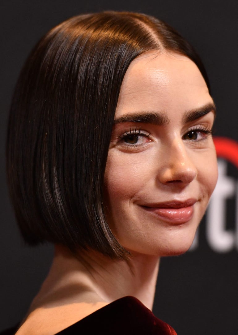 ¡Hermosa! Lily Collins en el PaleyFest LA 2026 en el Dolby Theatre de Hollywood. (Chris Delmas / AFP)