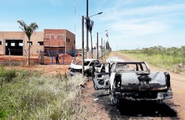 Tres camionetas, dos de la marca Toyota y una Fiat, fueron encontradas calcinadas en un camino vecinal de la ciudad brasileña de Ponta Porá, vecina a Pedro J. Caballero, luego de la fuga.