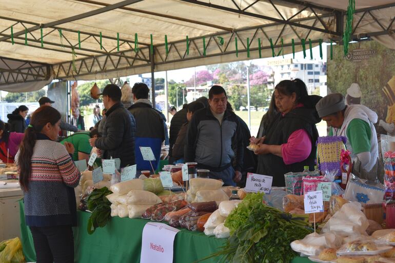 Feria de Agricultura Familiar "Consuma lo que Itapúa Produce"