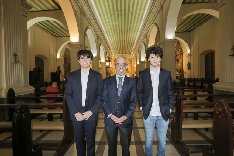 Gonzalo, Carlos y Mateo Arévalo.