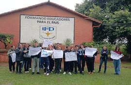 Estudiante del IFD se manifestaron en la mañana de este jueves contra disposición el MEC.