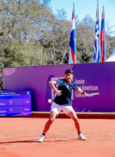 Alex Santino Núñez (18 años) avanzó a los octavos de final.