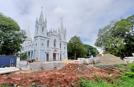 La explanada de la Catedral de San Lorenzo está intransitable, y la misa se hará en la parte posterior del predio.