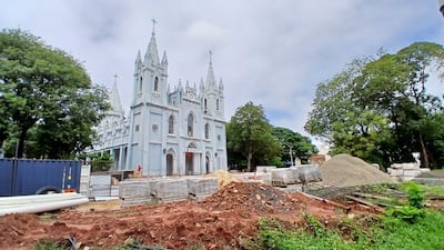 La explanada de la Catedral de San Lorenzo está intransitable, y la misa se hará en la parte posterior del predio.