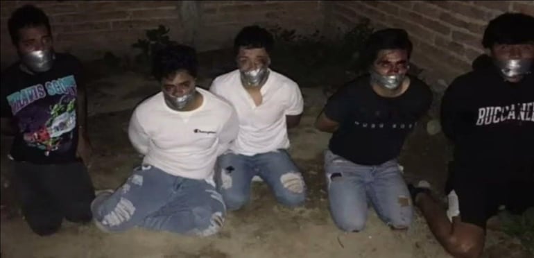 La imagen que apareció en internet y que se considera que es de los cinco jóvenes desaparecidos en Jalisco.