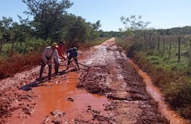 Pobladores de la compañía Aguai’y solicitan el mejoramiento del camino vecinal, que actualmente se encuentra intransitable.