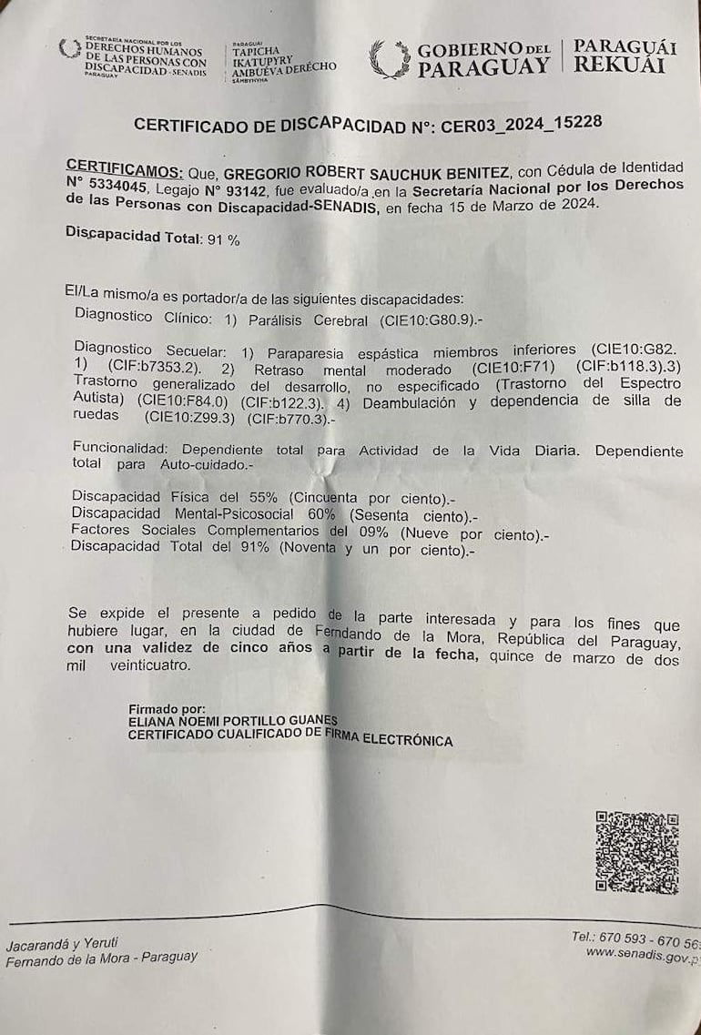 Certificado de discapacidad con nombre de Robert Sauchuk, mostrando un documento con diversos diagnósticos y porcentajes de discapacidad.