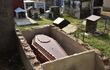 Imágenes del Cementerio de Este. Reportaron aparentes "explosiones" de cadáveres por malos procedimientos funerarios.