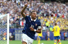 Kylian Mbappé #10 de Francia celebra haber anotado el tercer gol de su equipo durante el partido de los dieciseisavos de final de la Copa Mundial de la FIFA 2026 entre Francia y Suecia en el Estadio de Nueva York Nueva Jersey.