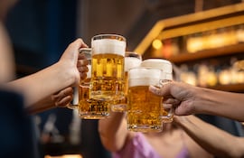 Brindis con cerveza