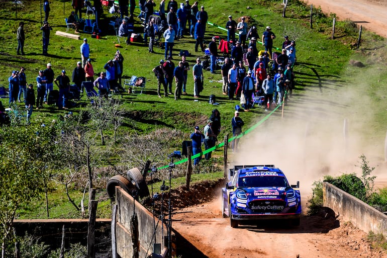 Imágenes como esta se repetirán desde el arranque de la primera etapa del rally.