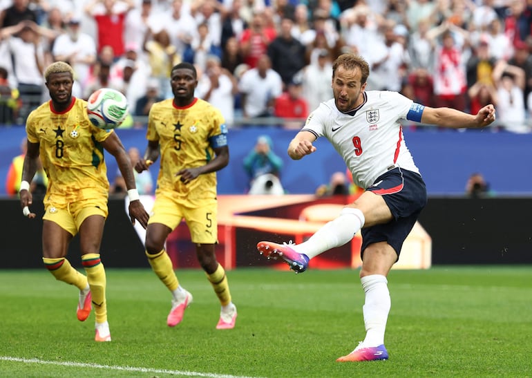 Harry Kane (9) remató varias veces pero no tuvo la fortuna de anotar.
