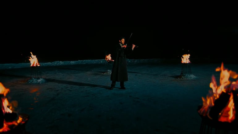 La ciudad y la montaña. La humanidad y la naturaleza. Lo urbano y lo antiguo.