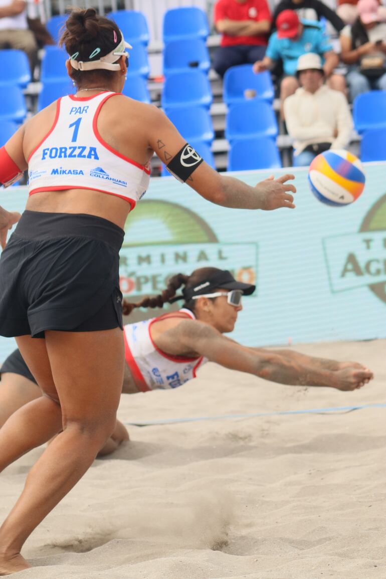 Las paraguayas no pudieron en semifinales ante Brasil y jugarán por el tercer lugar ante Argentina.