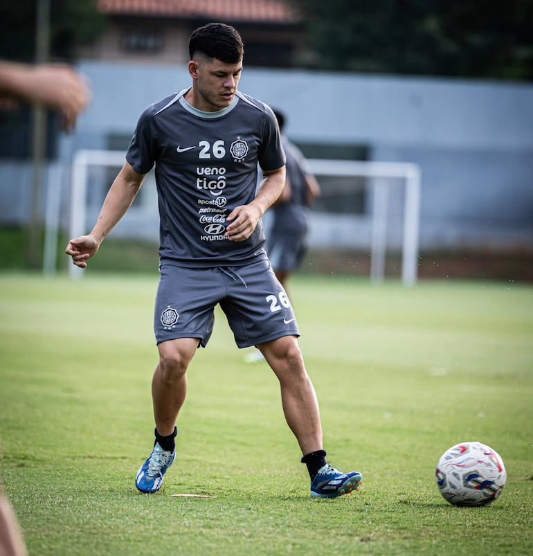 El volante de Olimpia, Richard "Cachorro" Sánchez está para tener su primera titularidad desde su retorno a la entidad de Para Uno.
