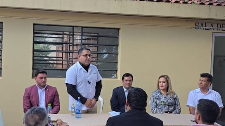 El diputado Rodrigo Gamarra en el acto cuando asumió como director el Dr. Juan Gabriel Martínez Miranda.