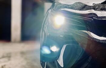 No encender las luces del vehículo implica sanción.