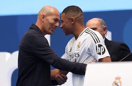 Mbappé aplaudió el nombramiento de Zinedine Zidane como nuevo seleccionador galo con este mensaje: “Bienvenido a tu casa”.