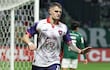 El atacante argentino de Cerro Porteño, Pablo Ezequiel Vegetti (37 años), marca el gol del triunfo y pide calma en su festejo ante 50 000 espectadores en el Allianz Paque de São Paulo.