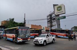 La Dinatran había cancelado la licencia a la Empresa de Transporte Ciudad de Paraguarí, pero sigue operando con una medida cautelar y un estudiante denunció formalmente que no le cobra medio pasaje, como estipula la ley del boleto estudiantil.