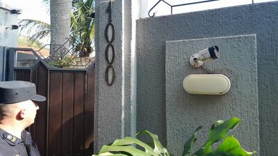 Cámara de circuito cerrado en la fachada de la casa del diputado cartista Eulalio "Lalo" Gomes, quien falleció esta madrugada abatido por la Policía, en Pedro Juan Caballero, Amambay.