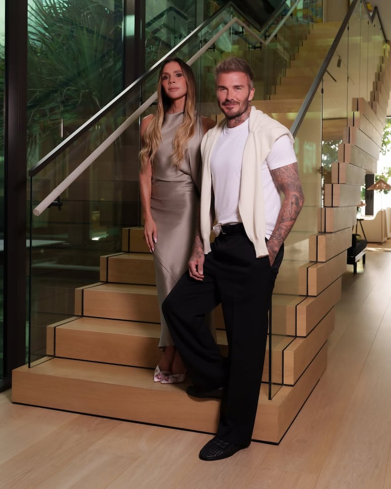 Victoria y David Beckham, anfitriones de lujo de la inaguración de la exclusiva tienda en Miami. (Instagram/Victoria Beckham)
