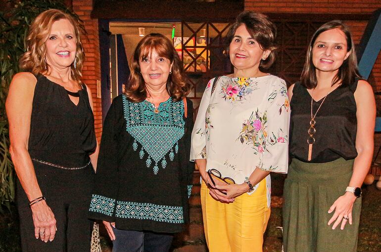 María del Carmen Seppe, Marta Moreno, Berna Burgos y María Elena Martínez.