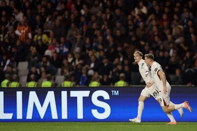 El centrocampista argentino del Chelsea, Alejandro Garnacho, celebra tras marcar el segundo gol del equipo durante el partido de fútbol de la fase de liga de la UEFA Champions League entre el Qarabag y el Chelsea en el Estadio Republicano Tofiq Bahramov en Bakú.
