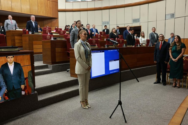 Guadalupe Aveiro asume banca de Erico Galeano. En el periodo pasado también reemplazó a diputado vinculado con el narcotráfico.