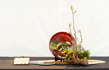 Uno de los arreglos florales realizados siguiendo los lineamientos del arte japonés Ikebana.