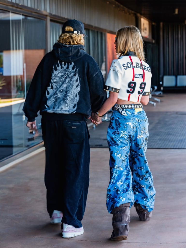 Oliver Solberg y Chloé Chambers a su llegada a Encarnación. (Instagram/Chloé Chambers)