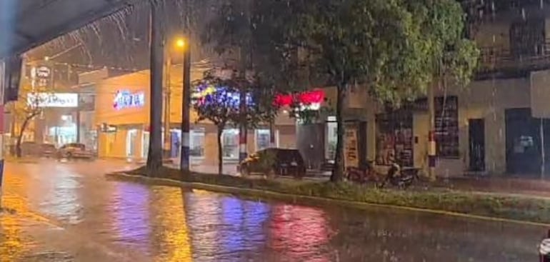 Temporal deja sin luz ni agua a Pilar y acumula más de 150 mm de lluvia
