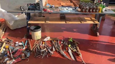 Armas, municiones, drogas y otros elementos prohibidos incautados durante una requisa en la Penitenciaría Regional de Pedro Juan Caballero.