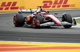 Charles Leclerc, de 27 años, consiguió hoy la “pole position” en el trazado húngaro de 4.381 m.