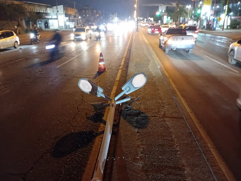 Tres bomberos resultaron heridos este lunes tras protagonizar un accidente sobre la ruta PY03 cuando se dirigían a asistir a una persona involucrada en otro percance vial.