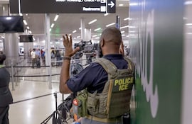 Agentes del ICE fueron desplegados en el aeropuerto de Atlanta, Georgia, Estados Unidos.