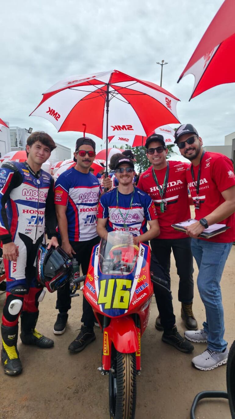Con su habitual #46, Nico Torrez debutó en el Moto4 Latin Cup con Honda.