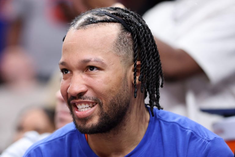 Knicks arrollan a Sixers en arranque de semifinales de conferencia de NBA