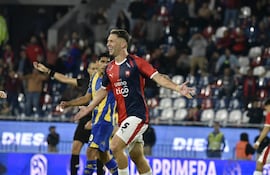 El mediocampista de Cerro Porteño, Jorge Morel celebra una de las anotaciones frente al Sportivo Luqueño por la tercera ronda del torneo Clausura 2026.