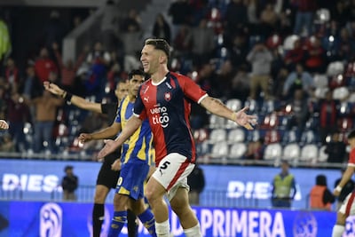 El mediocampista de Cerro Porteño, Jorge Morel celebra una de las anotaciones frente al Sportivo Luqueño por la tercera ronda del torneo Clausura 2026.