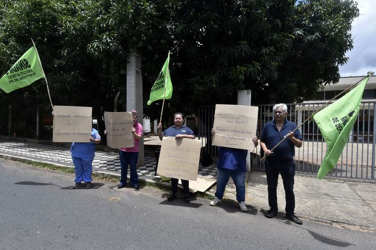 Los trabajadores denunciaron 14 años sin reajuste salarial. 