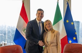 El presidente paraguayo Santiago Peña (i) y la primera ministra de Italia, Georgia Meloni, se volverán a encontrar esta tarde, en Roma.